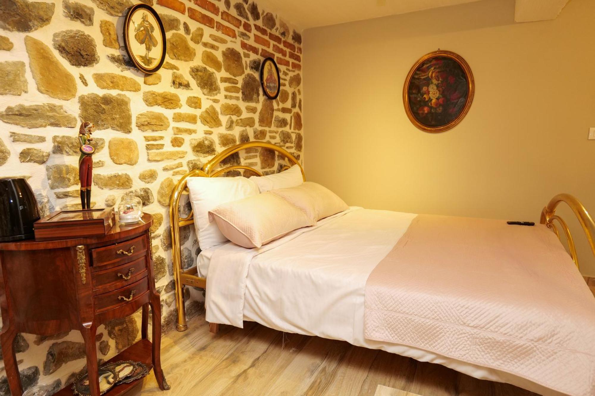 Appartement Belle, Littleparis à Korce Extérieur photo